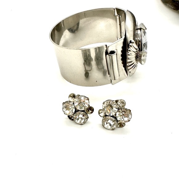 Crystal Statement Bracelet & Deco Earrings - Picture 4 of 14